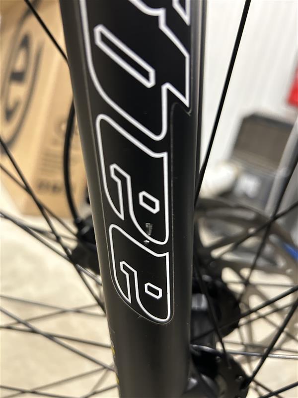 Fyndex - EvoBike Commute 250W 2025, 480 Wh - Svart